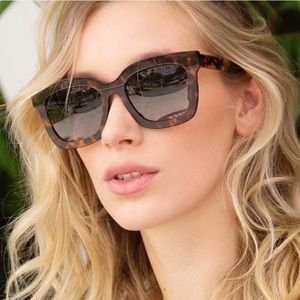 DIFF Carson Sunglasses NIB